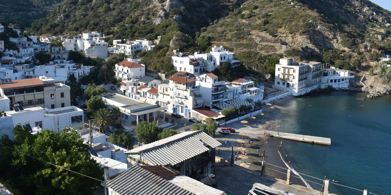 Ikaria hotels on the beach: The advantages-